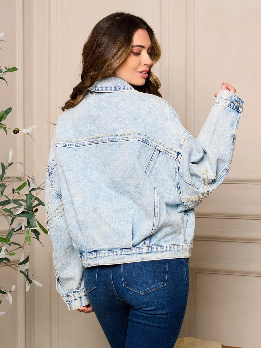 WOMEN'S LONG SLEEVE POCKETS BUTTON CLOSURE PEARL DENIM JACKET